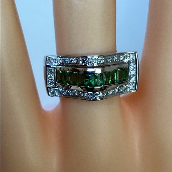 14k TSAVORITE & DIAMOND UNISEX RING - Picture 4 of 8
